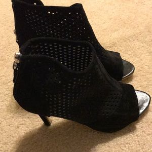 Women’s black size 7 1/2 heels